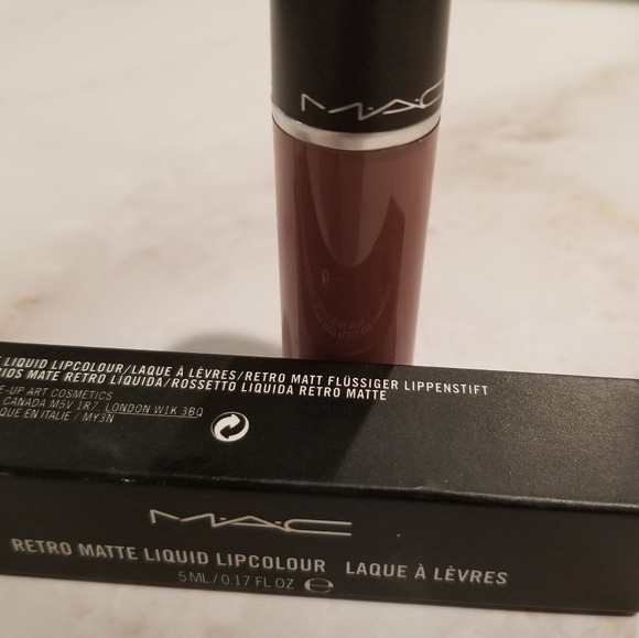 MAC retro matte liquid lipcolor topped with Brandy - Picture 4 of 5